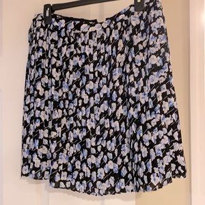 Pleated, flowy, lined, zipper